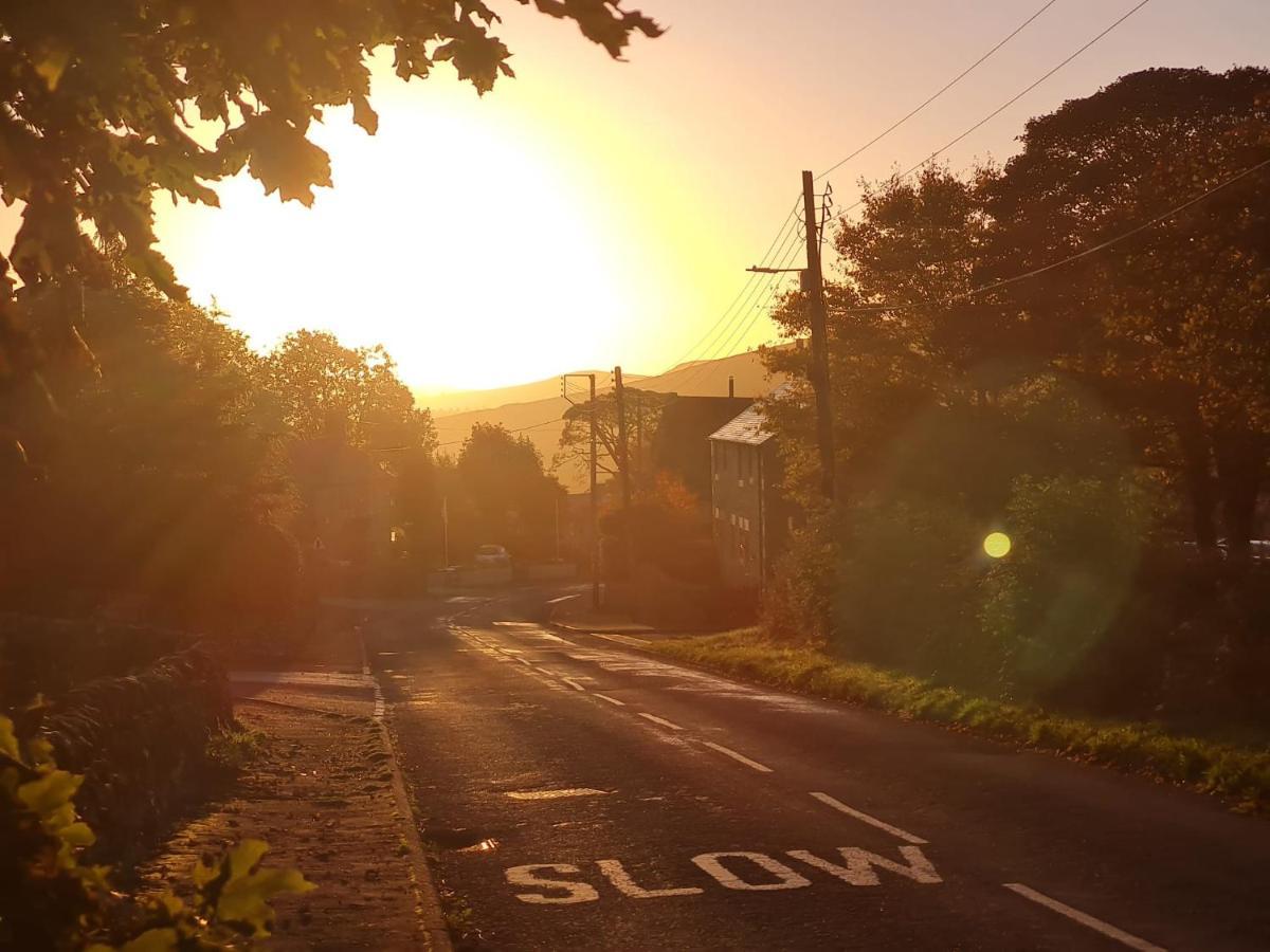 The Greyhound Inn Warslow Exteriör bild